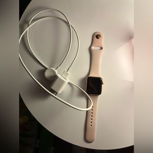 Apple Watch Series 3 | VGUC | Pink 🩷